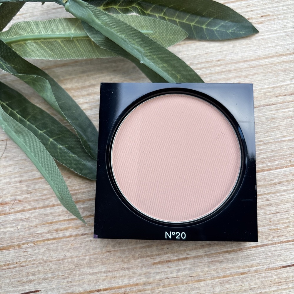 RARE CHANEL Les Beiges Healthy Glow Sheer Powder N20 Discontinued